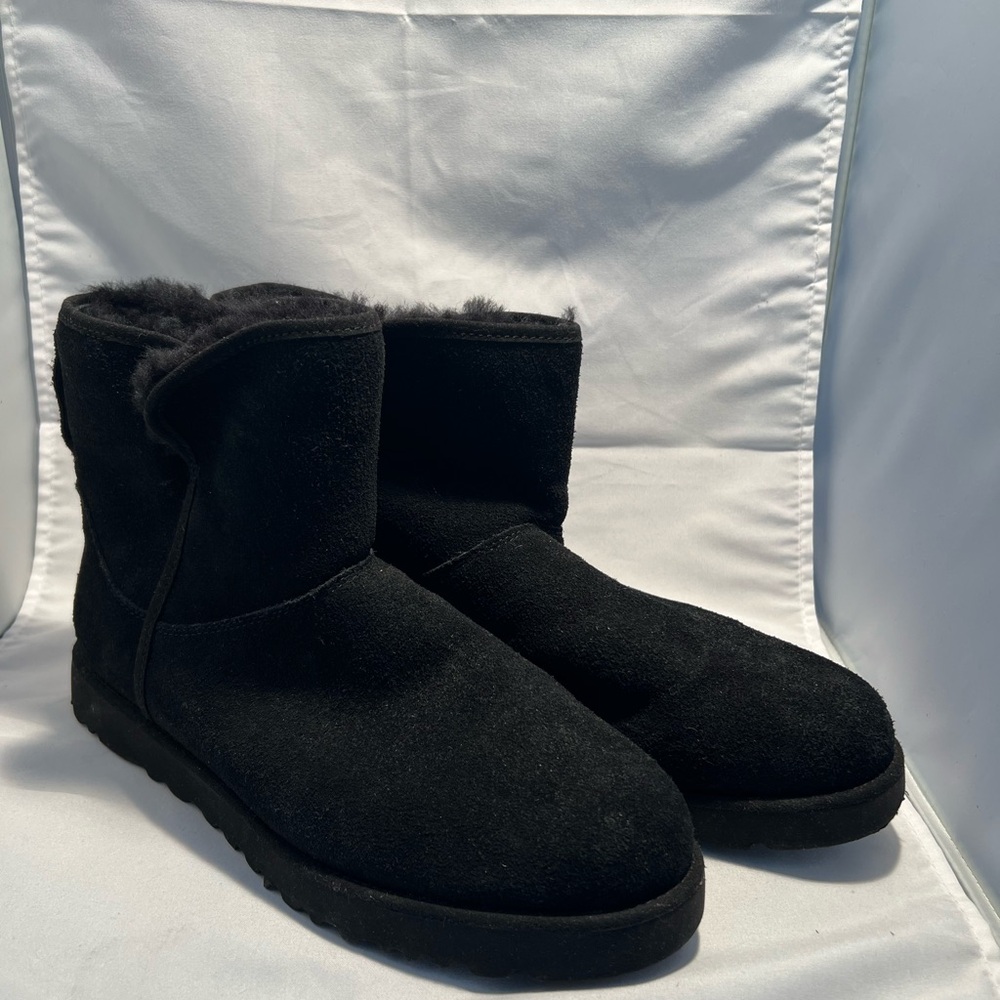 UGG boots/ UGG Cory Suede Shearling Lined boots